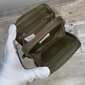 Universal Thread Double Zip wallet